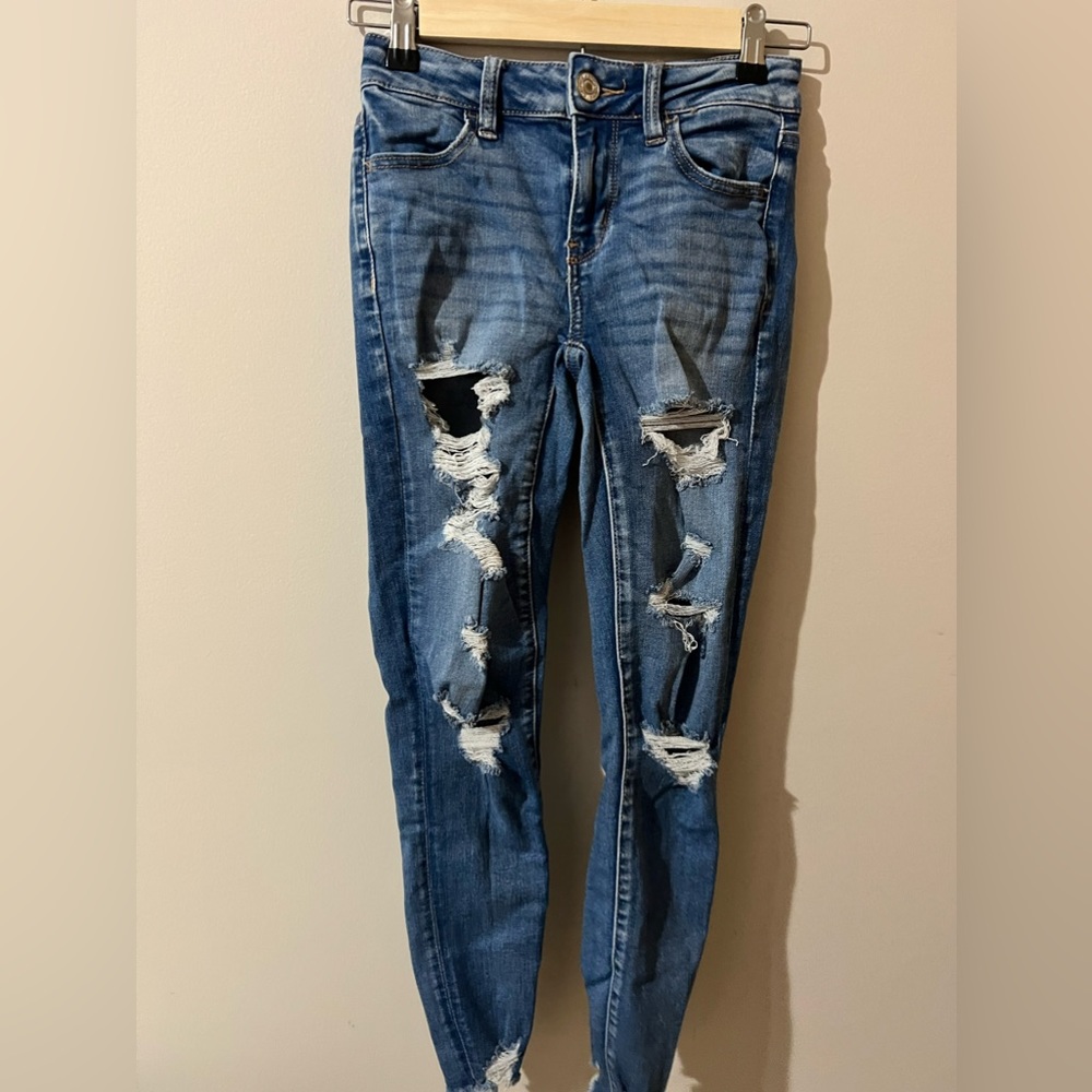 American eagle light wash ripped jegging